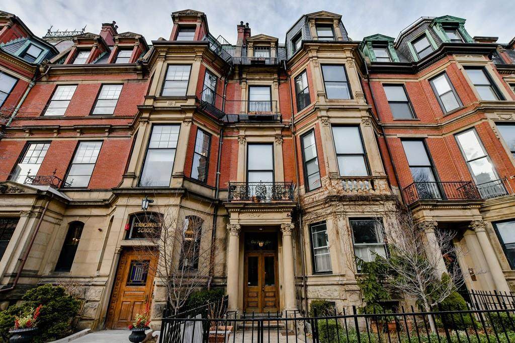 135 Commonwealth Ave - Photo 1
