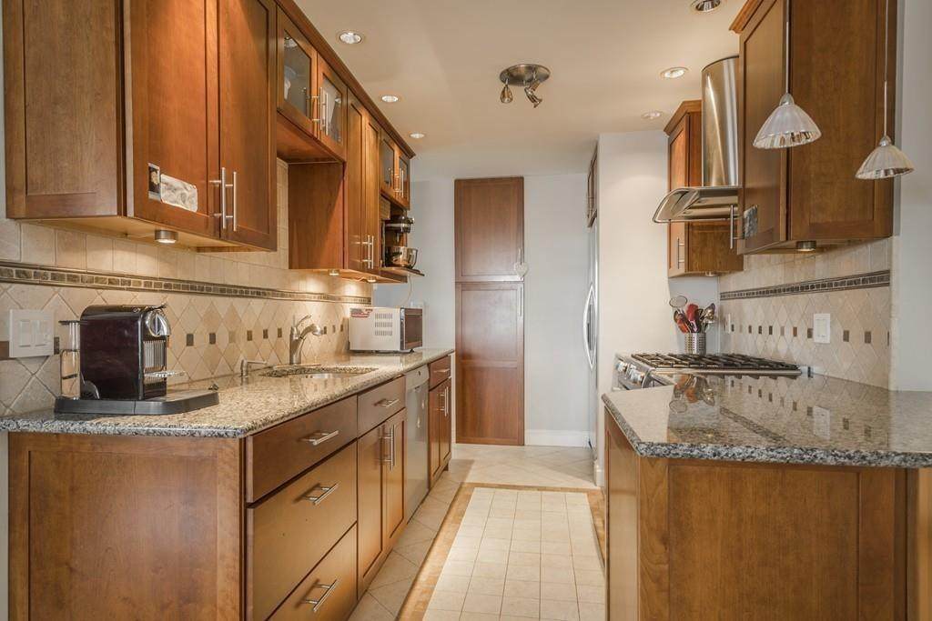 65 E India Row - Photo 1