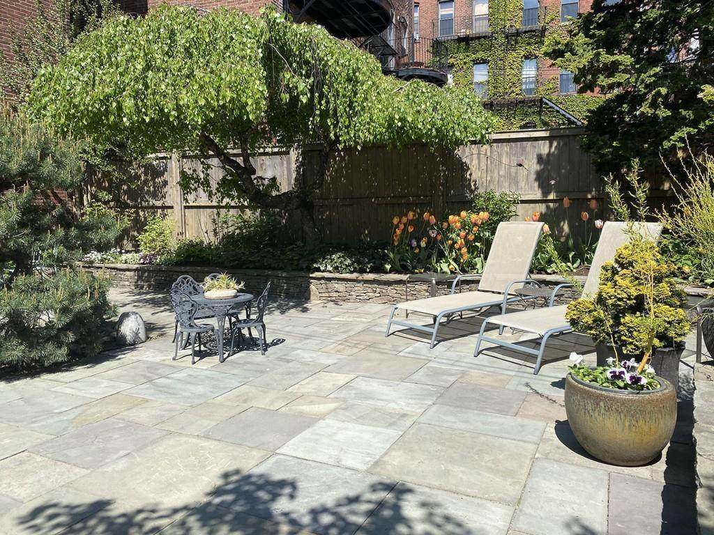 221 West Springfield Street - Photo 1