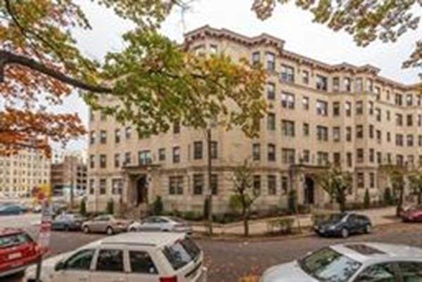 50 Charlesgate E - Photo 1