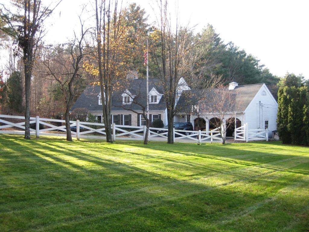 107 Farm St - Photo 1