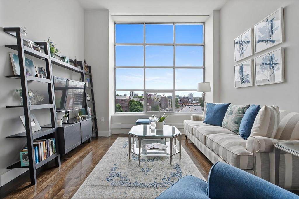 360 Newbury St - Photo 1