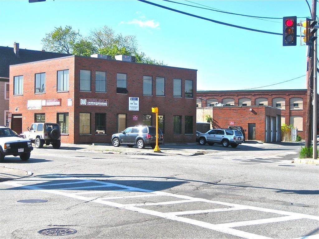 248 Everett Ave - Photo 1