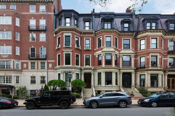 63 Commonwealth Ave - Photo 1