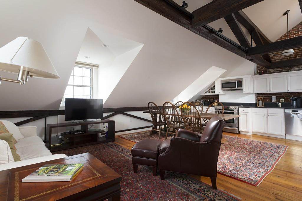 1 Louisburg Square - Photo 1