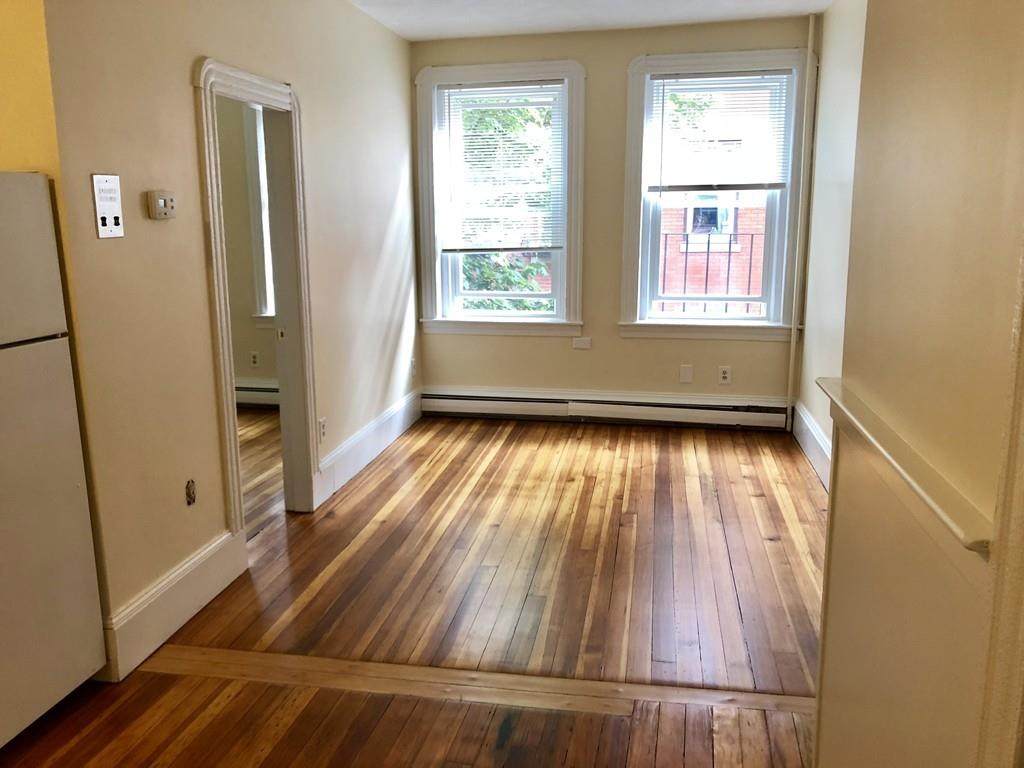 33 Charter - Photo 1