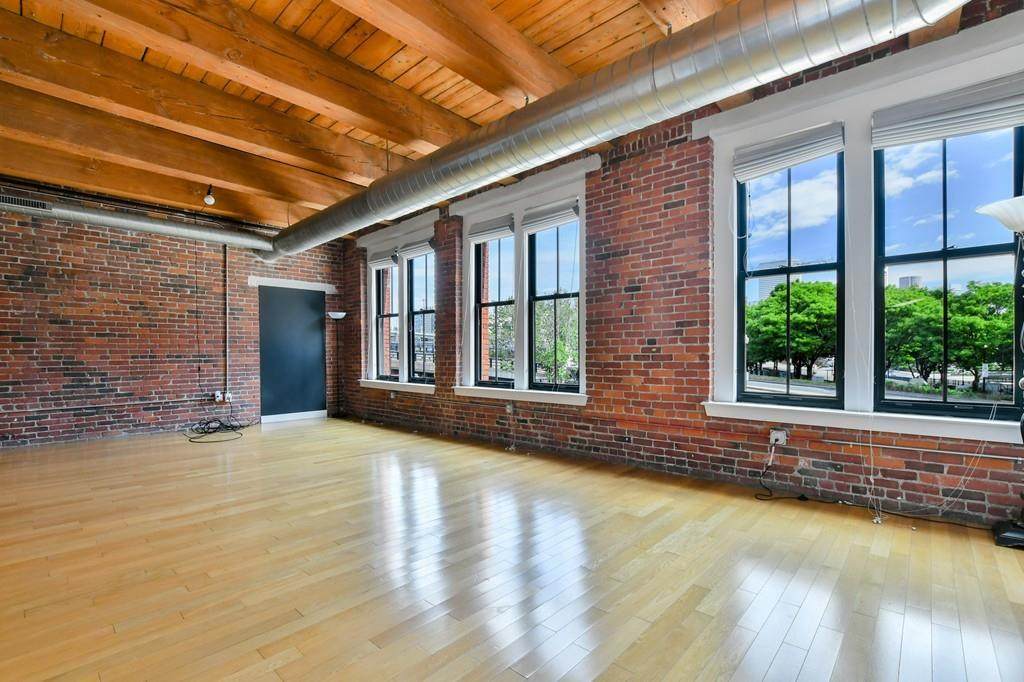 9 W Broadway - Photo 1