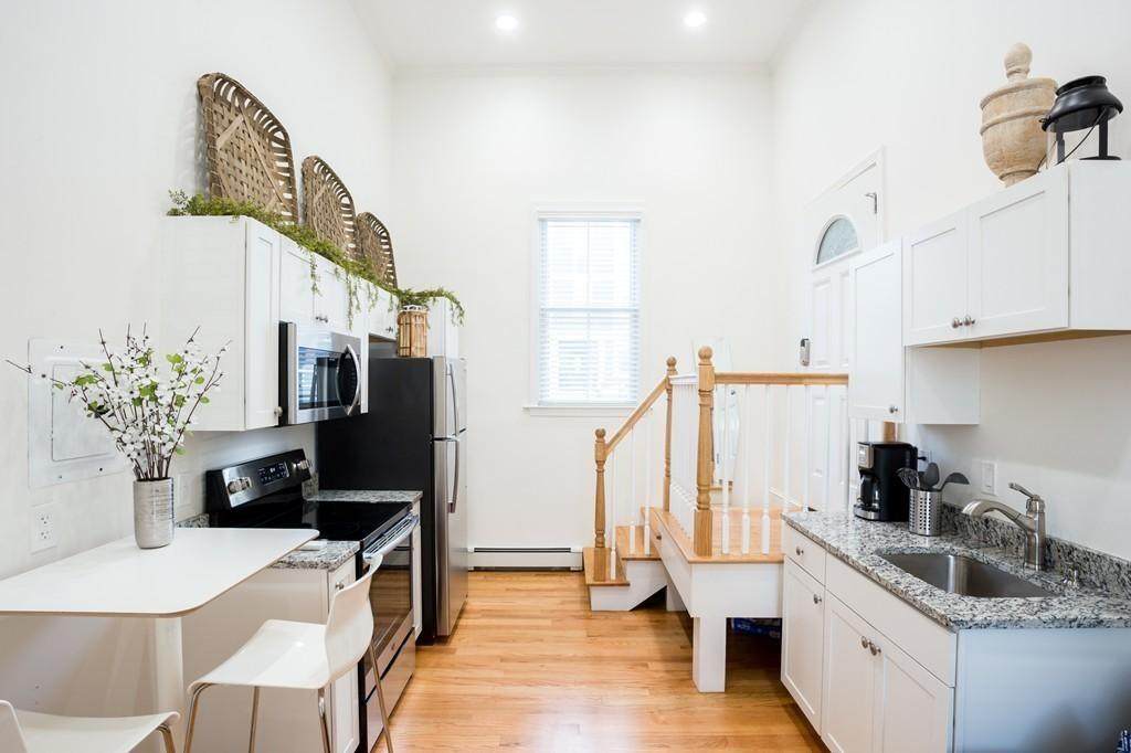 598 E Broadway - Photo 1