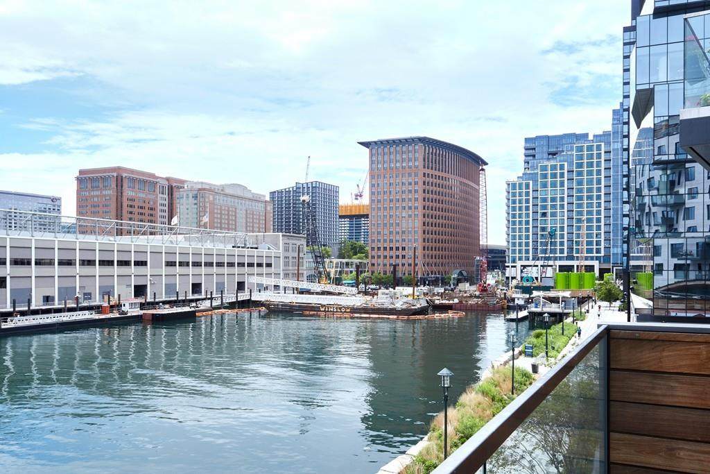 300 Pier 4 Blvd - Photo 1