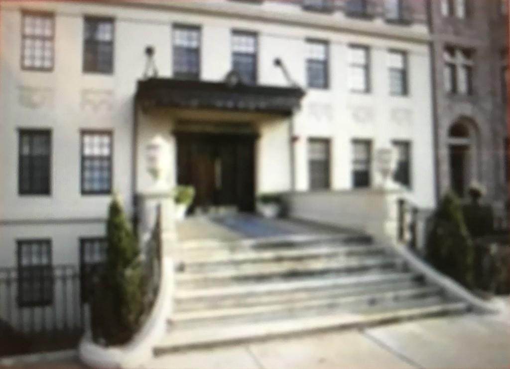 180 Commonwealth Ave - Photo 1