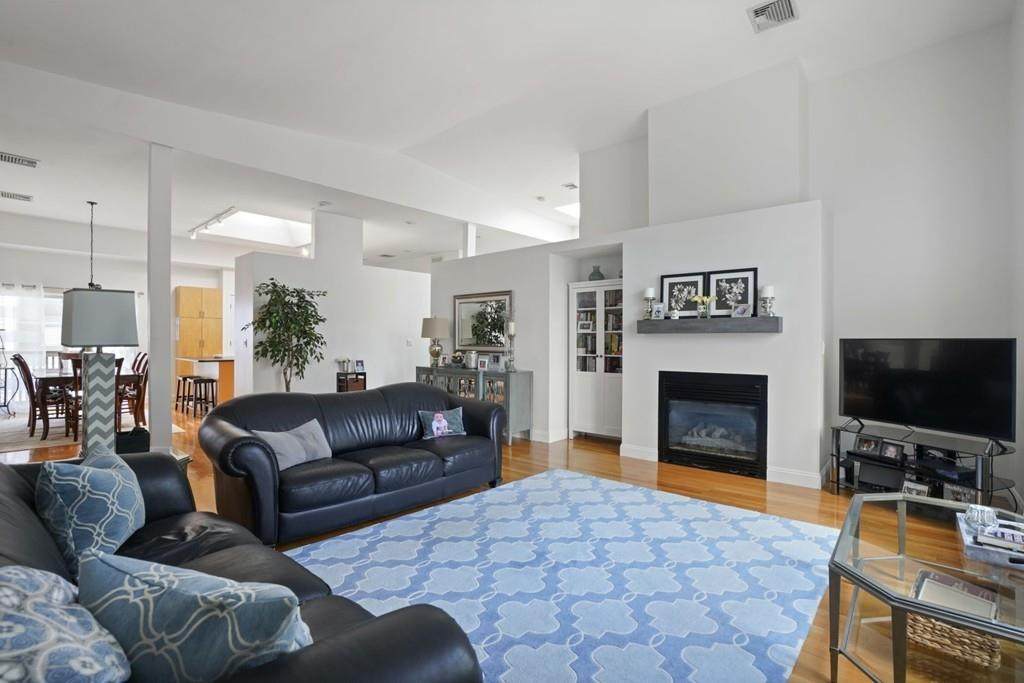 538 E Seventh St - Photo 1