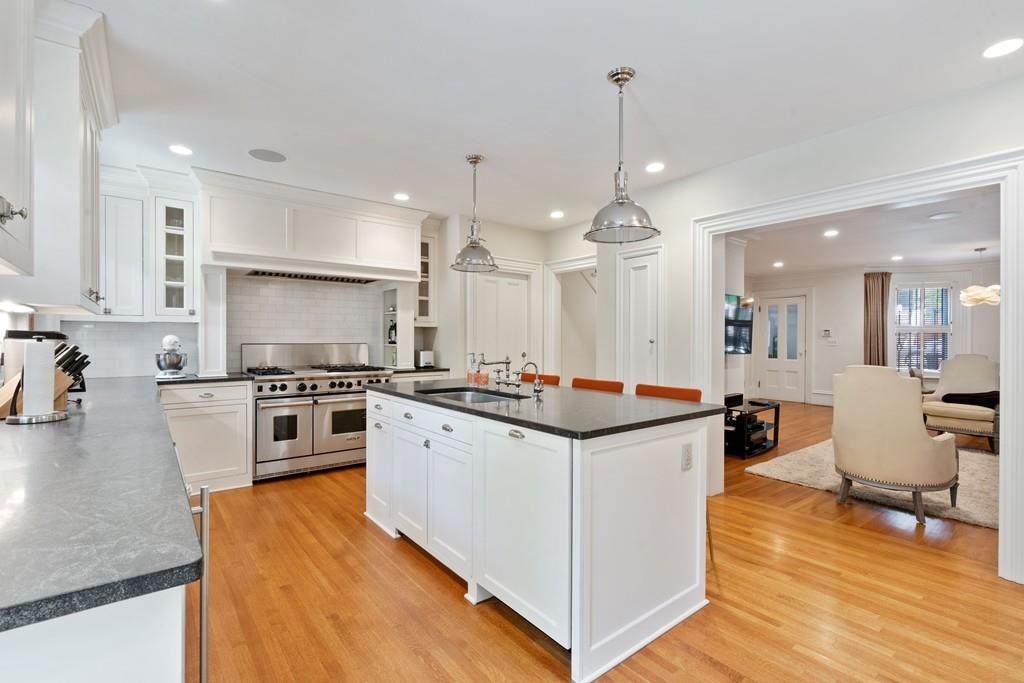 144 West Newton Street - Photo 1