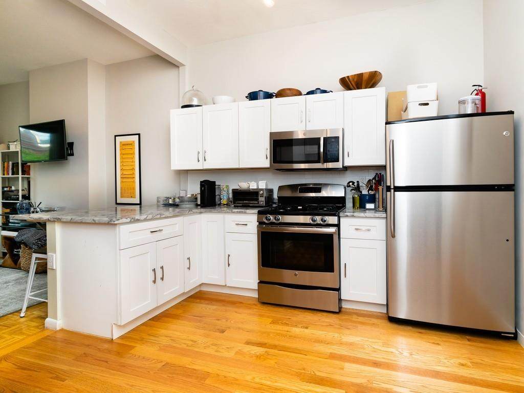 231 W 5th St - Photo 1