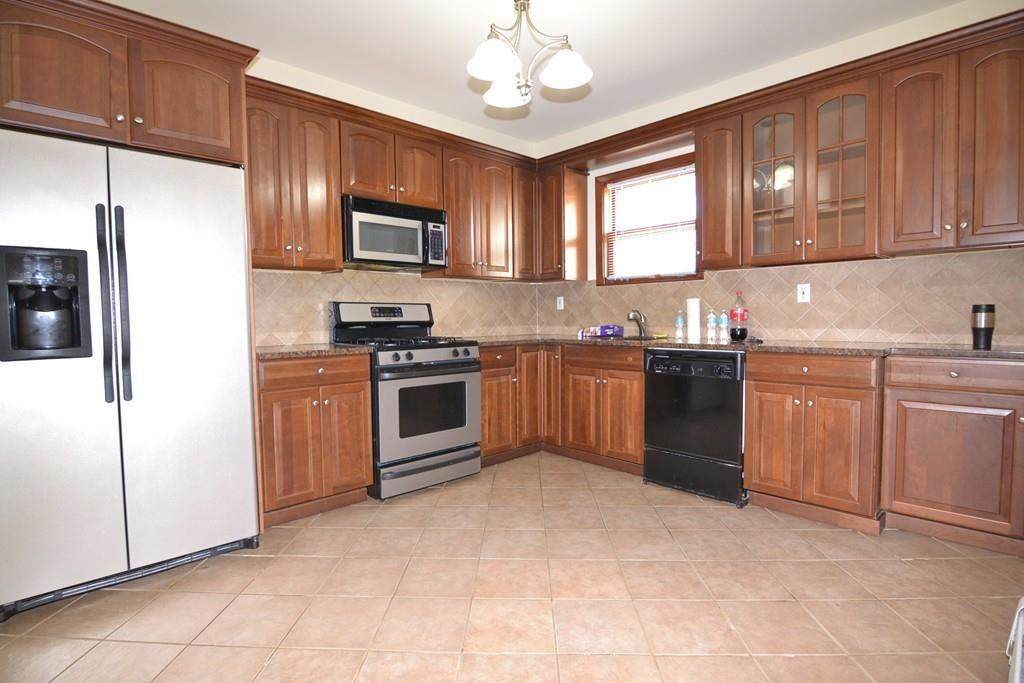 1084 Chestnut - Photo 1