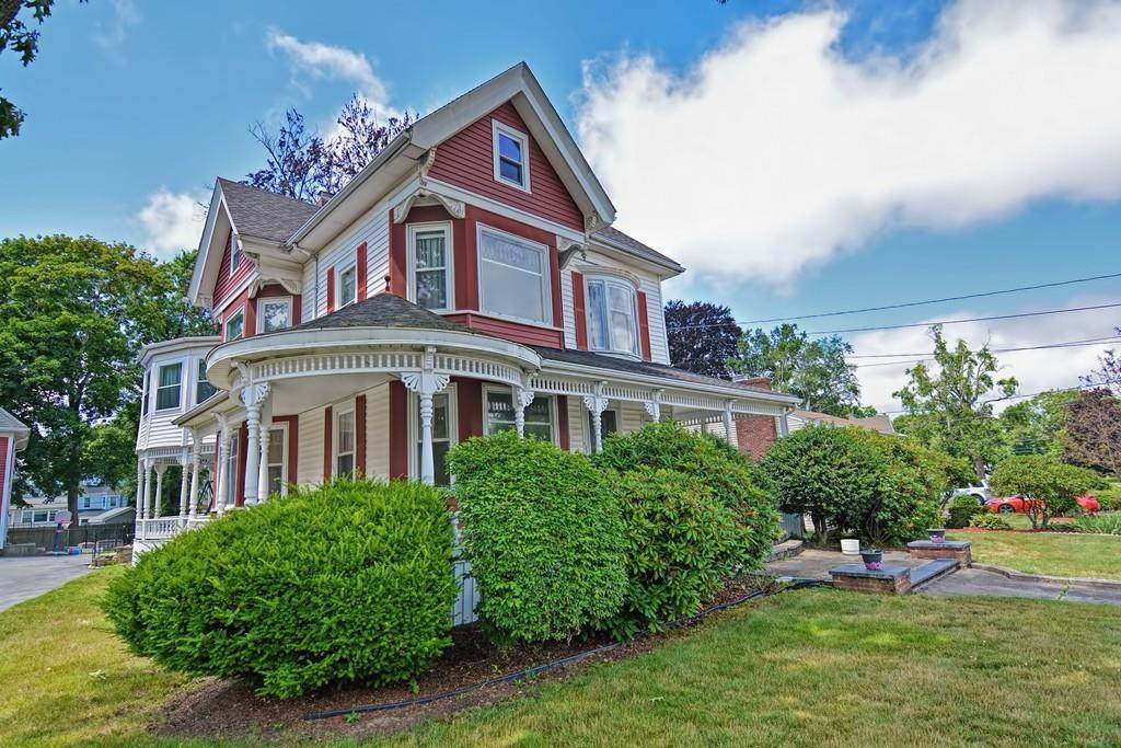 105 Middle St - Photo 1