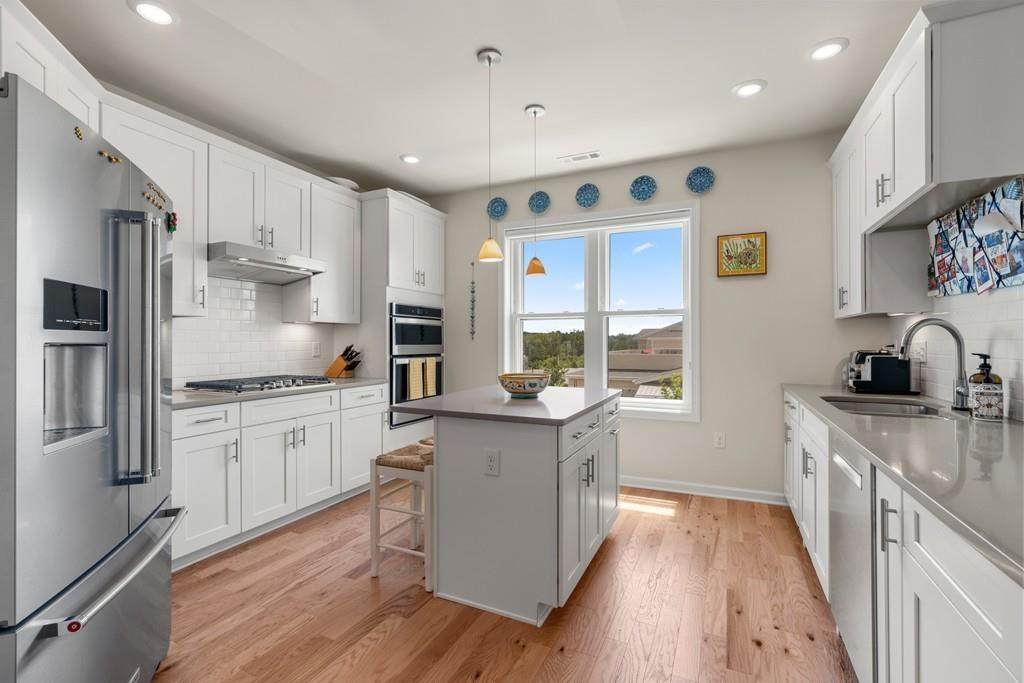 130 University Ave - Photo 1