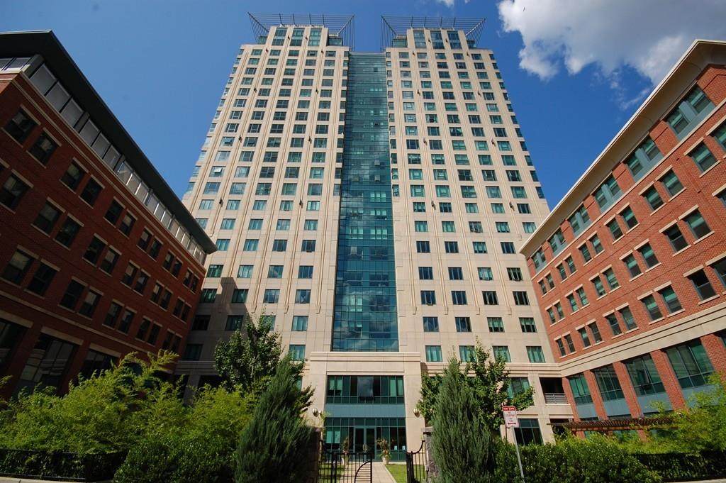 1 Nassau St - Photo 1