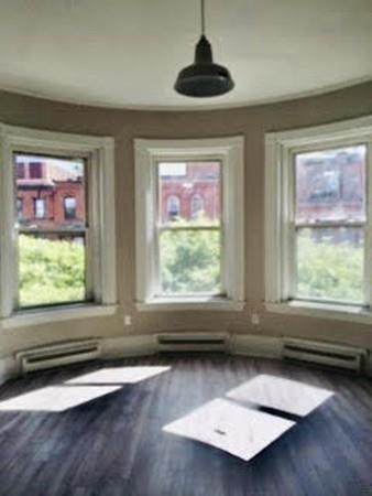 301 Newbury St - Photo 1