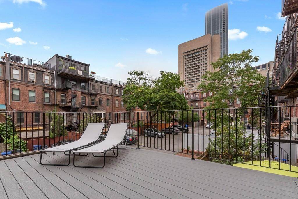 234 W. Newton - Photo 1