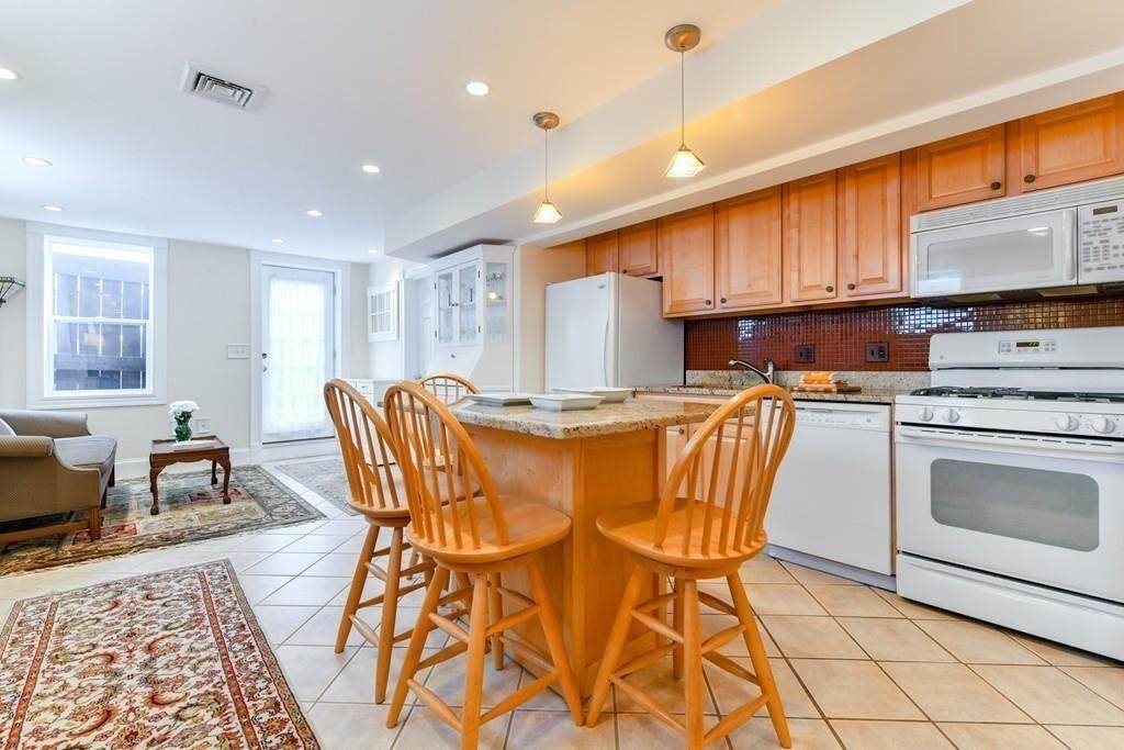 501 East 7th St - Photo 1