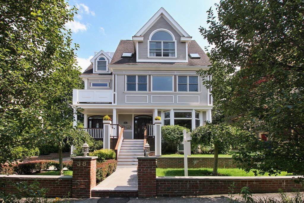 38 Braeland Ave - Photo 1