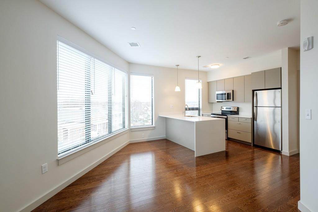 455 Harvard - Photo 1