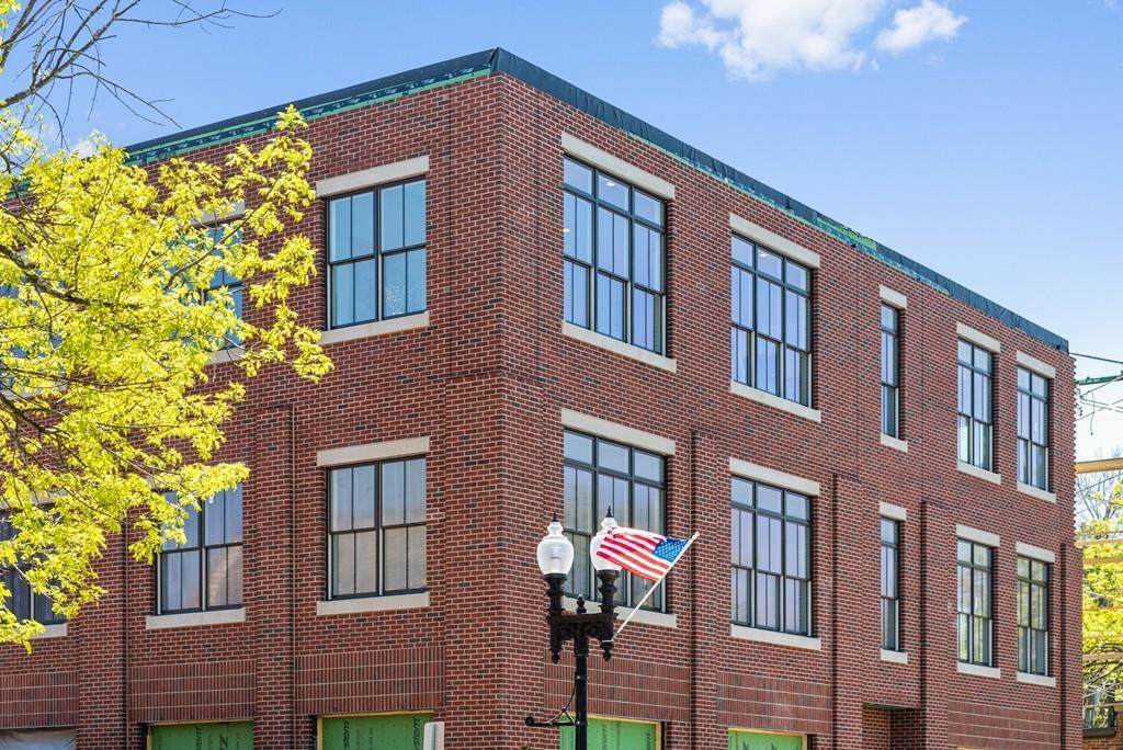 421 Main - Photo 1