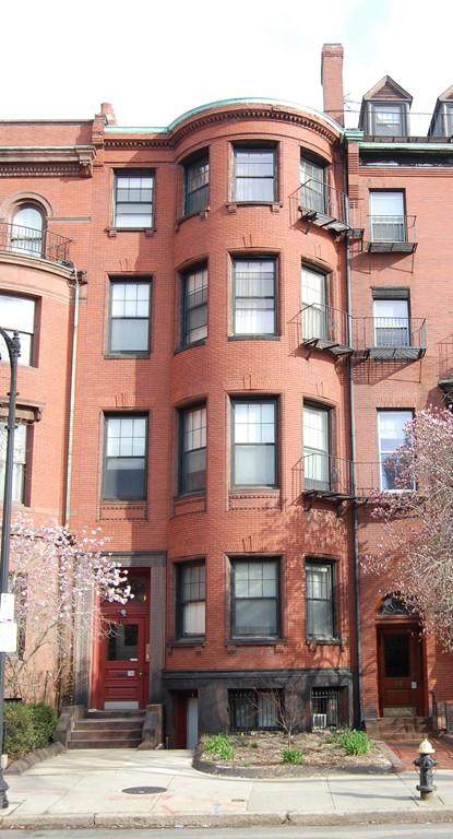 464 Beacon Street - Photo 1