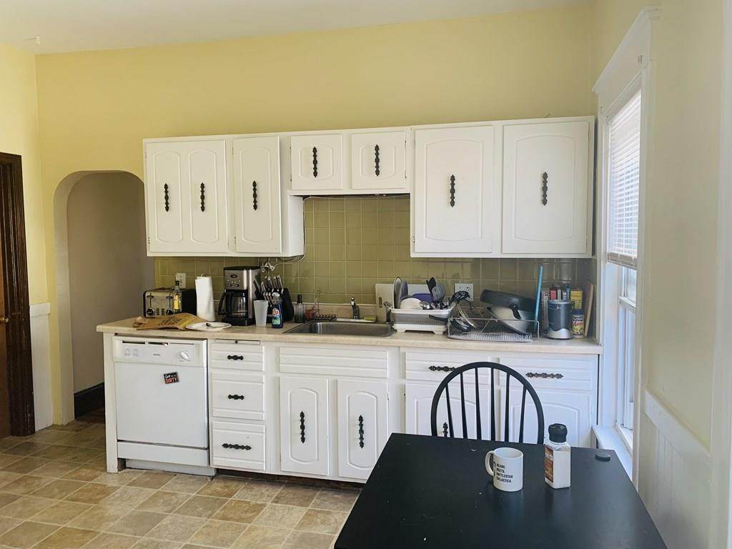 320 Highland Ave - Photo 1