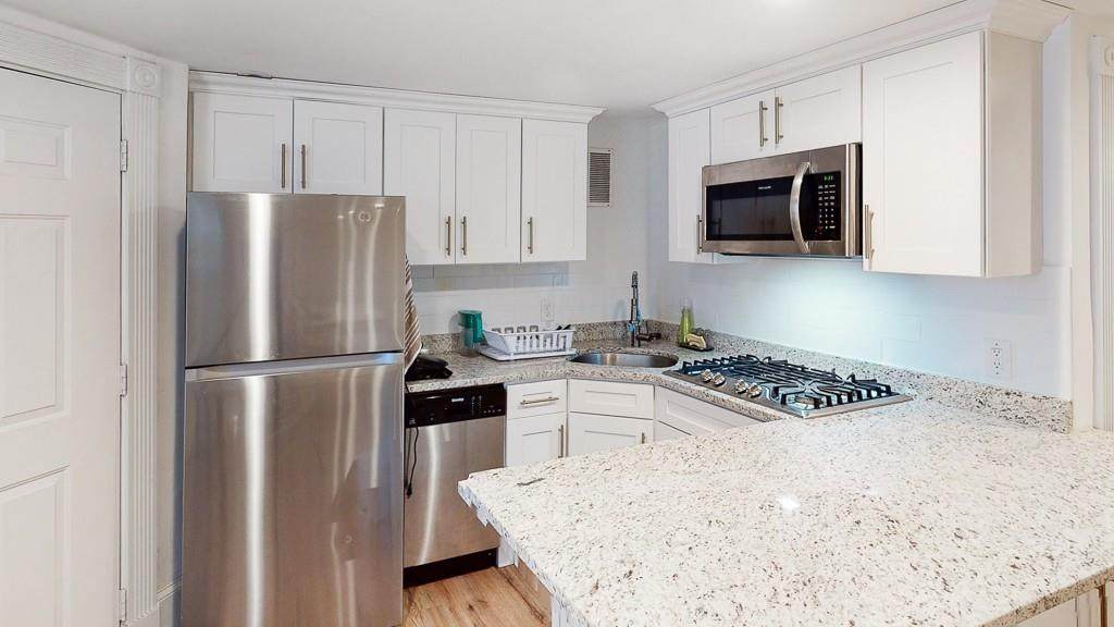 111 Trowbridge St - Photo 1