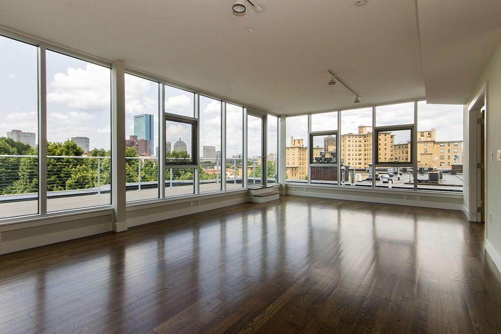 10 St. George Street - Photo 1