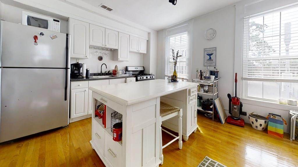 103 W 8th - Photo 1
