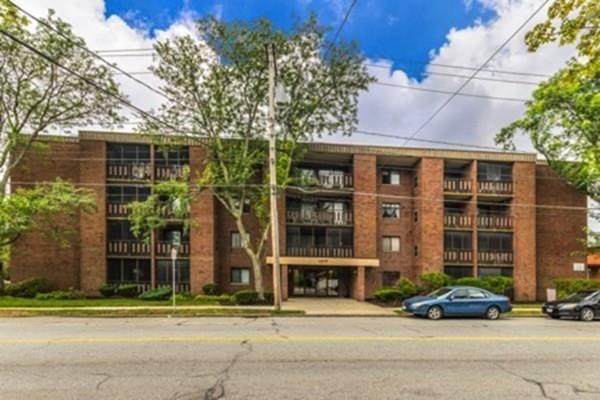 1077 Main St - Photo 1