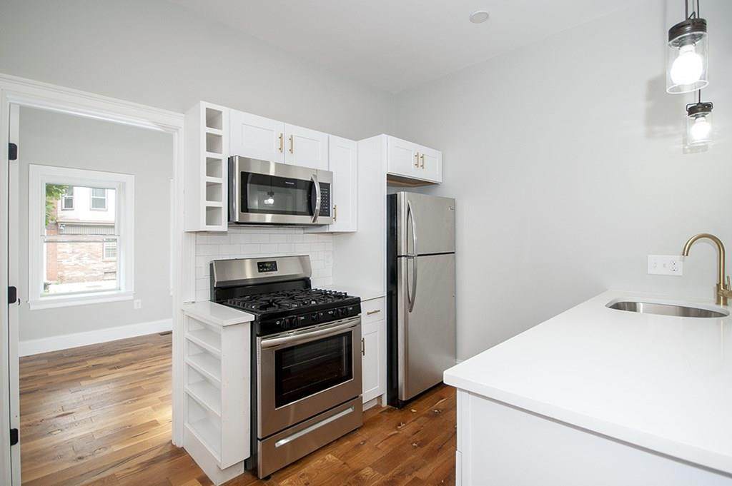 142 Chelsea - Photo 1