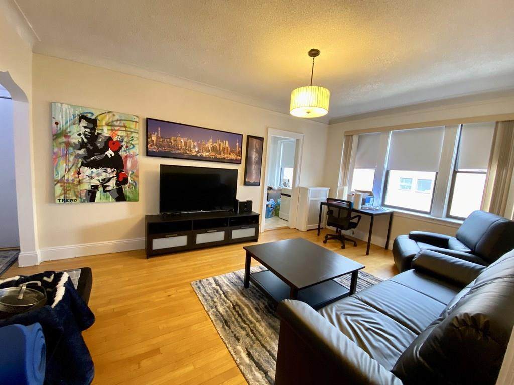 137 Englewood Ave - Photo 1