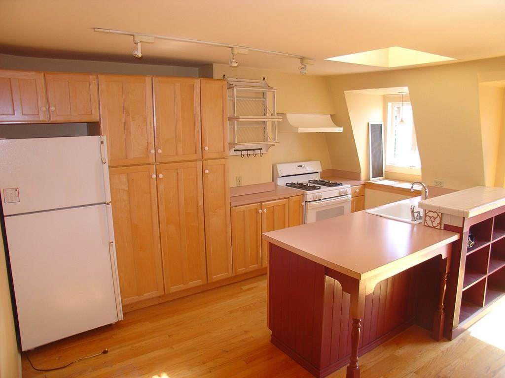 415 E 7th Street - Photo 1