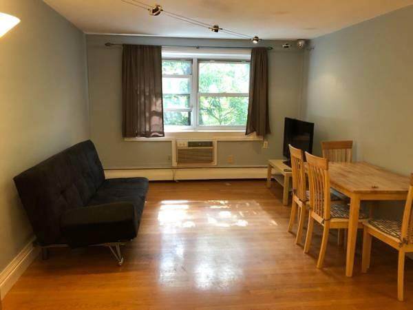 9 Commonwealth Ct - Photo 1