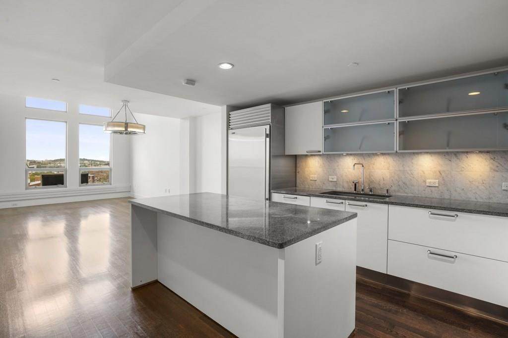 360 Newbury St - Photo 1