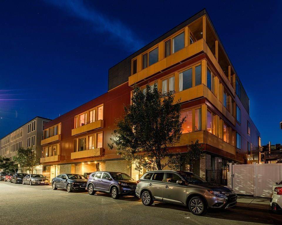 321 W 2nd St - Photo 1