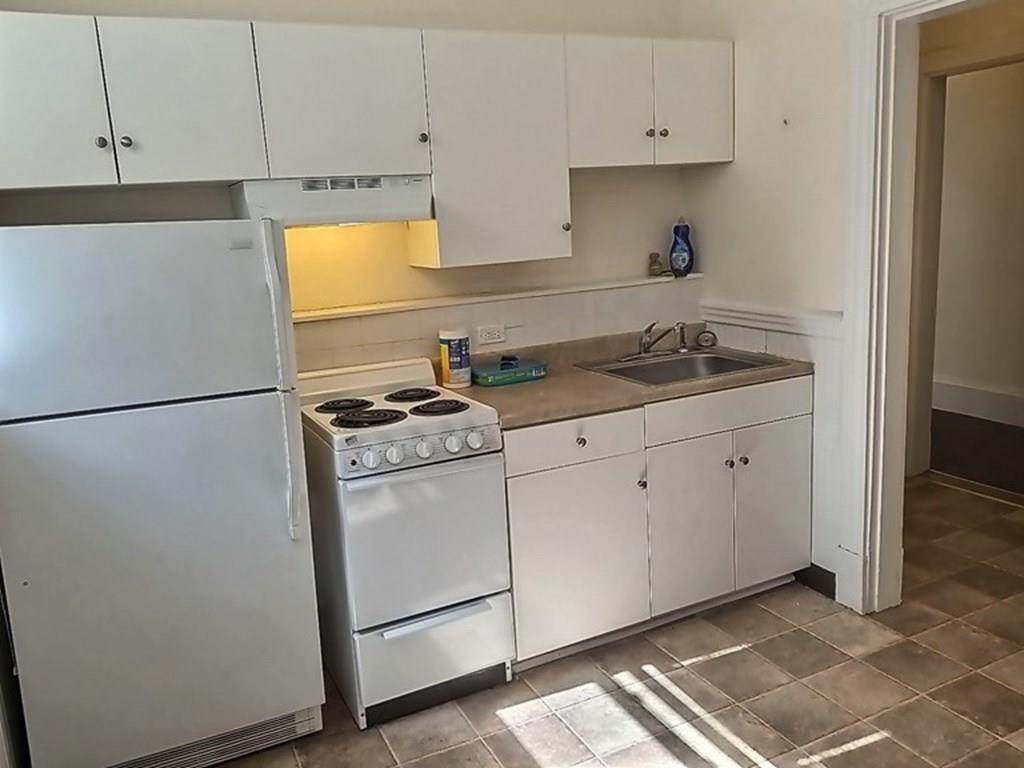 1382 Beacon St - Photo 1