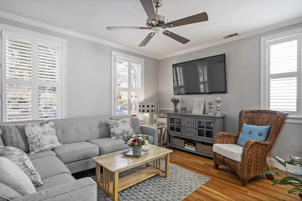 124 Everett St - Photo 1