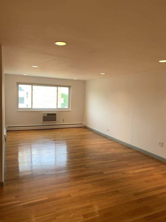 287 Harvard - Photo 1