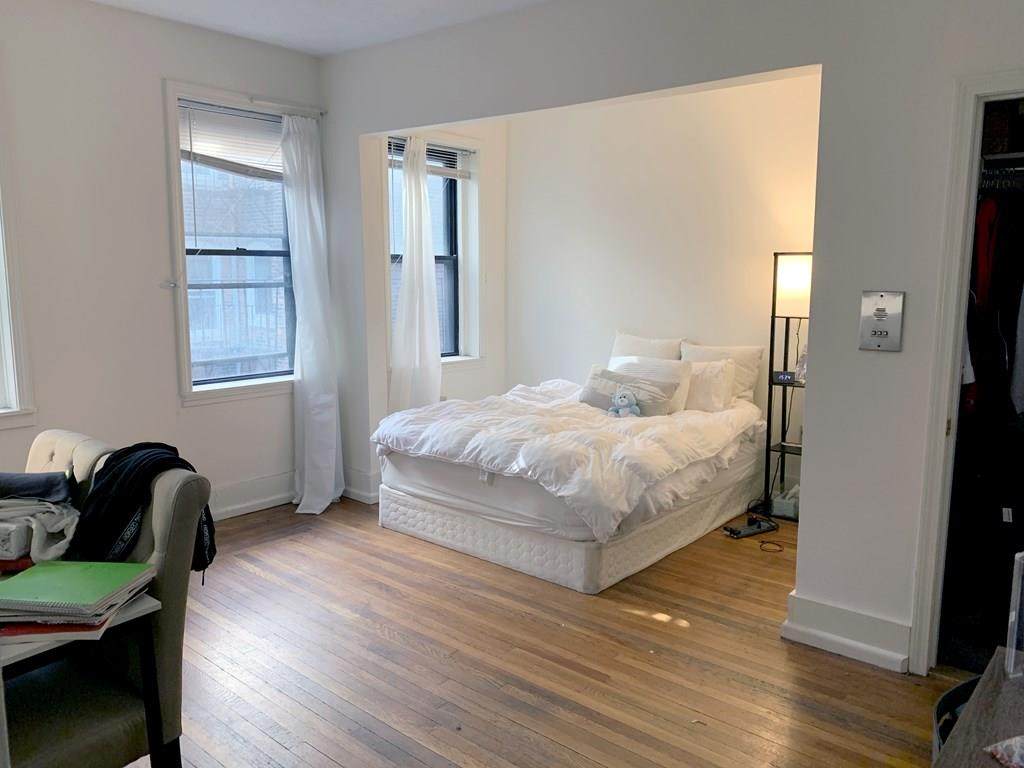 137 Peterborough St - Photo 1