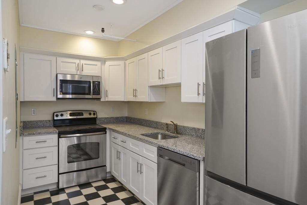 1607 Commonwealth Ave - Photo 1
