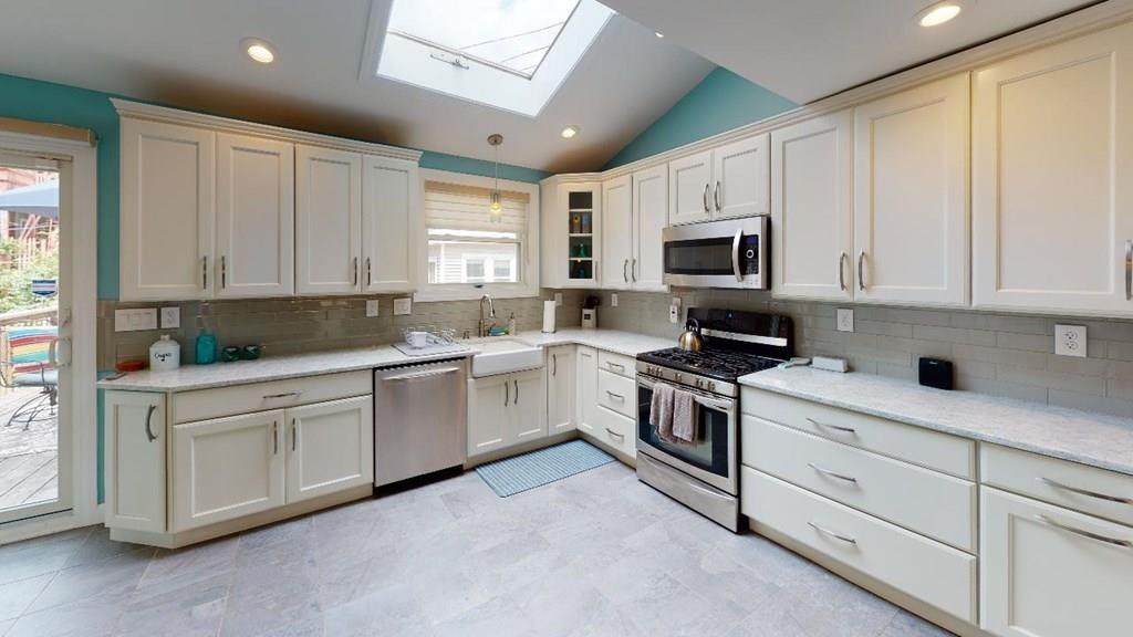 510 E 8Th St - Photo 1