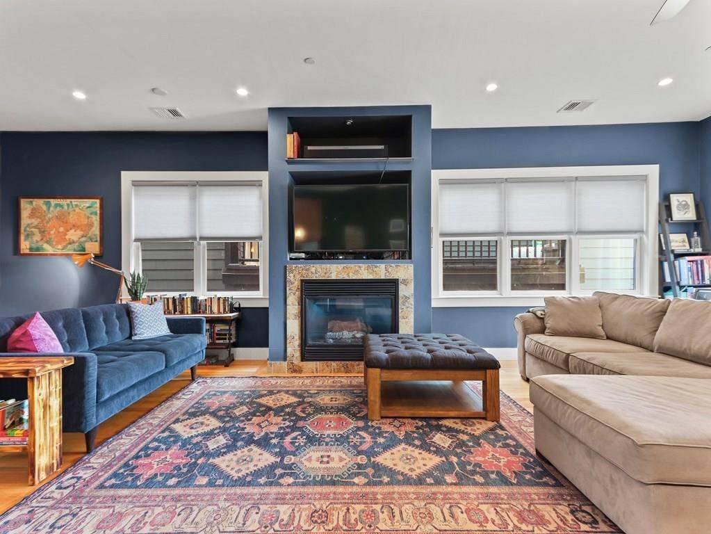 252 W Broadway - Photo 1