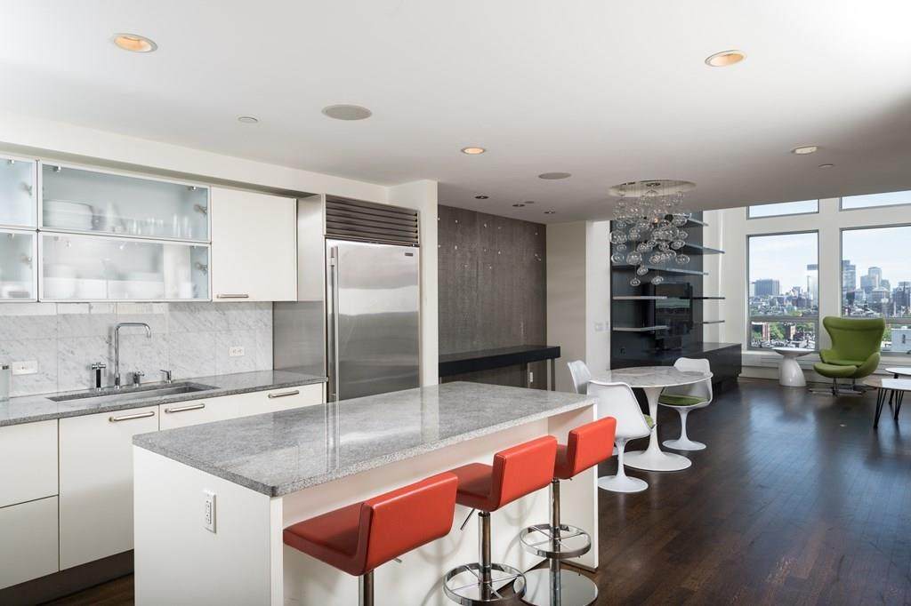360 Newbury - Photo 1
