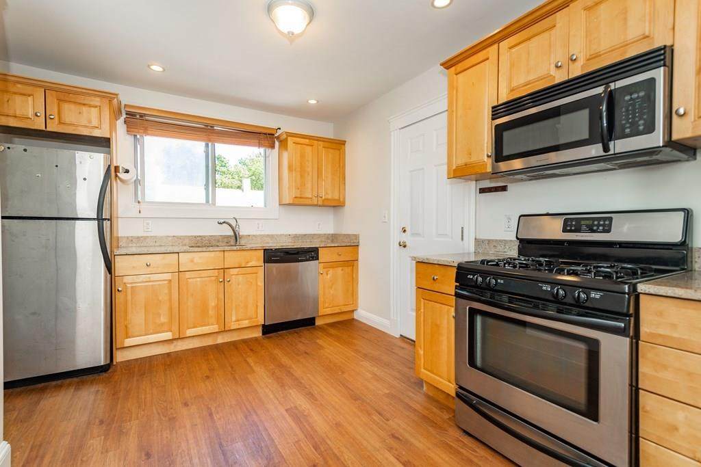 124 Selden St - Photo 1