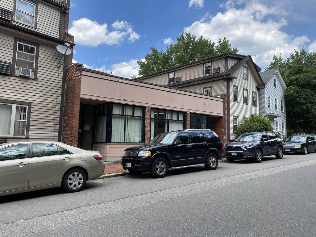 253 Roxbury St - Photo 1