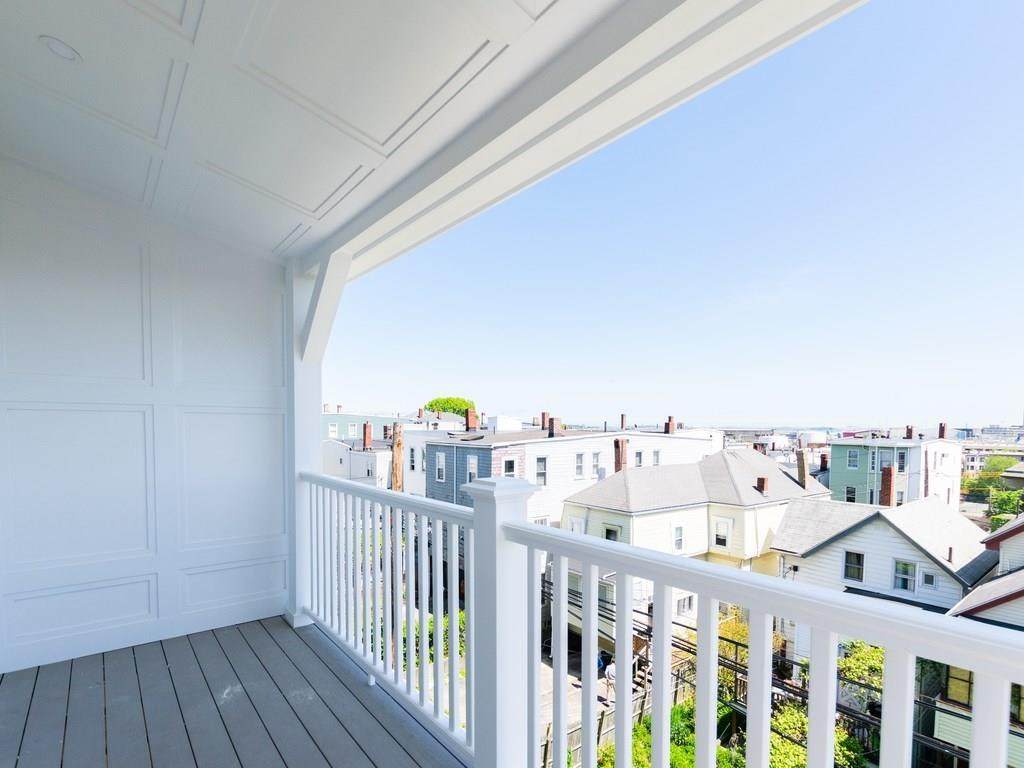 239 Lexington St - Photo 1